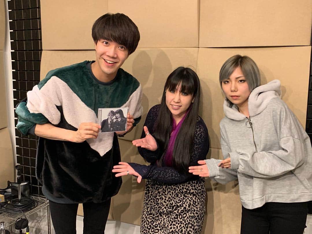 中澤卓也さんのインスタグラム写真 - (中澤卓也Instagram)「今日は「ドリームスリーコンサート」のバンドリハからの、ラジオのレギュラー番組収録へ👍濃い1日、皆様ありがとうございました！にしても、今日の東京寒すぎ。笑 #バンドリハ #bsnラジオ #中澤卓也のmusichour #ザヒーナキャット #野村美菜さん #デビアン #瀬口侑希さん #茜色の恋 #中澤卓也」4月10日 22時11分 - takuya_nakazawa.118