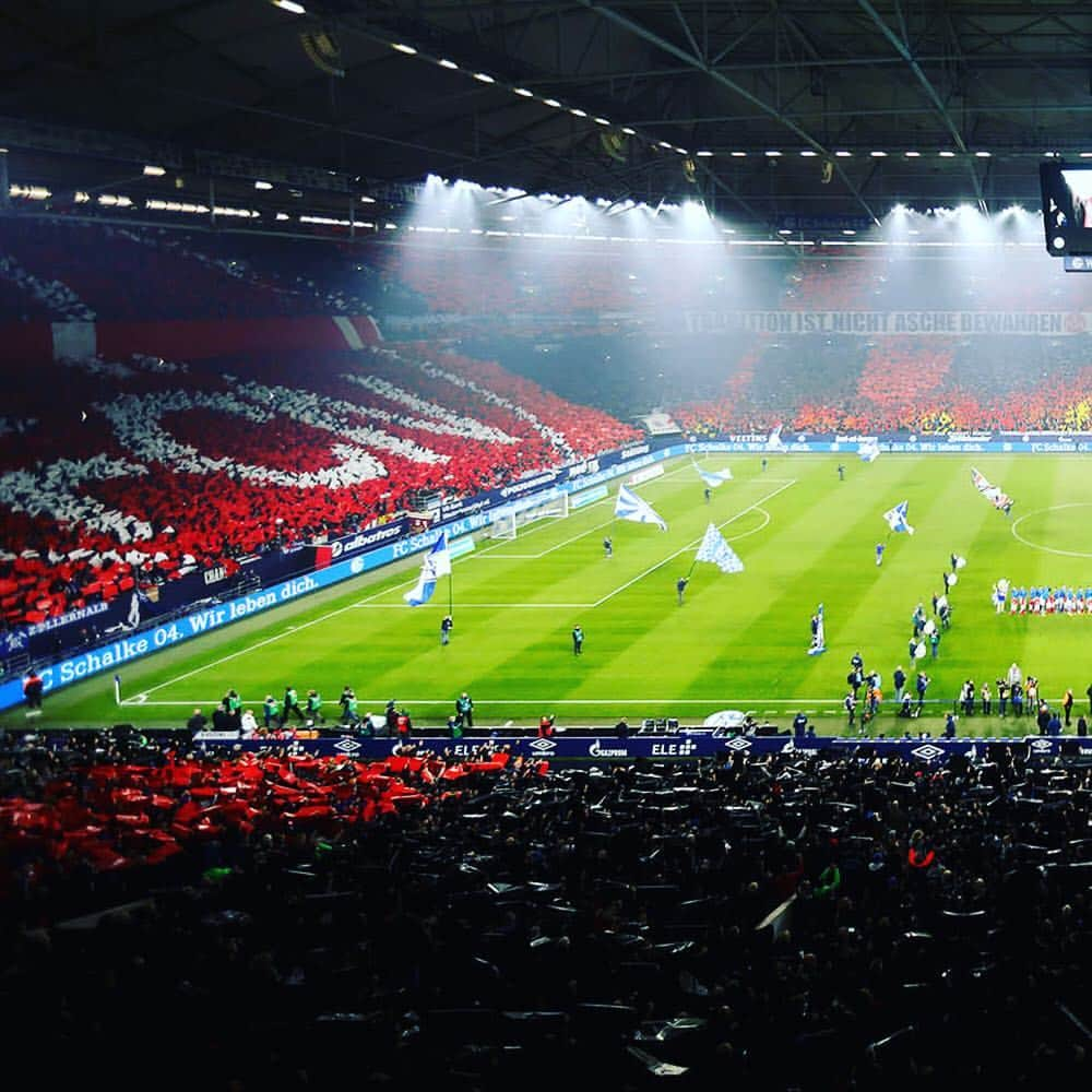 シャルケ04さんのインスタグラム写真 - (シャルケ04Instagram)「🔴⚫️ Unique friendship 🔵⚪️ . . #Schalke #S04 #FCN #Nürnberg #FCNS04 #Friendship #Fans #Football #Soccer #Knappen #🔵⚪️ @1_fc_nuernberg」4月10日 22時14分 - s04