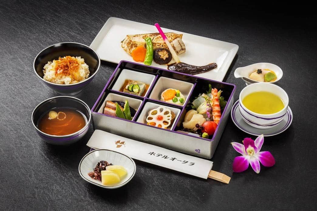 タイ航空さんのインスタグラム写真 - (タイ航空Instagram)「Taste the authentic Japanese meal "Washoku" (lit. "Japanese cuisine) designed by Grand Chef of Yamazato Restaurant at Hotel Okura Tokyo when flying THAI on flights to and from Tokyo, Osaka, Nagoya, and Fukuoka. Only available for Royal First and Royal Silk passengers traveling from April to June 2019. . #ThaiAirways #Washoku #JapaneseFood #JapaneseCuisine #InflightMeal #InflightCatering」4月10日 22時26分 - thaiairways