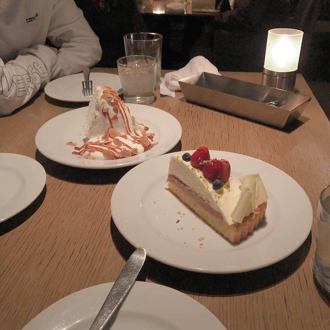 松川星さんのインスタグラム写真 - (松川星Instagram)「今ものすごく甘いものが食べたい。 ここのカフェのケーキすごくおいしかったなあ🥺」4月10日 22時34分 - akarin__rin
