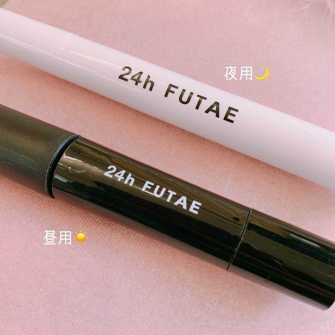 SHIHORINさんのインスタグラム写真 - (SHIHORINInstagram)「👀✨﻿﻿ ﻿﻿ ﻿﻿ 24h FUTAE👀﻿﻿﻿ ふたえの調子が悪い時や、幅を広げたい時に使ってるよ🧸﻿﻿ ﻿﻿ 昼用☀️と夜用🌙2本セットになっていて、﻿ 昼用はメイク前でもメイク後でも装着しない﻿ 皮膜タイプなのでメイク崩れもせず﻿ 綺麗にふたえのをキープしてくれるの😳﻿﻿ ﻿﻿ 夜用は寝る前に塗って理想のふたえの﻿﻿ クセづけができるよ✨﻿﻿ 美容液成分がはいっているのも嬉しい😆﻿﻿ ﻿﻿ 今回はアイメイクの上から﻿ 昼用を使ってみたんだけど💄﻿ とっても自然で付けてるのがバレない💭✨﻿﻿ ﻿﻿ ふたえの幅でかなり印象がかわるから、﻿﻿ 気分で使い分けてみようとおもいます☺️🌸﻿﻿ ﻿﻿ before ↔︎ afterの写真載せたので﻿ スワイプしてね👀✨➡︎﻿ ﻿ ﻿﻿ #24hFUTAE#ふたえ#二重#一重#二重になりたい#pr#くっきり二重#アイメイク#メイクアップ#コスメ#化粧品#美容#コスメ好きさんと繋がりたい#メイク好きな人と繋がりたい#プチプラコスメ#しほコスメ💄﻿﻿」4月10日 22時31分 - shihoriiin49