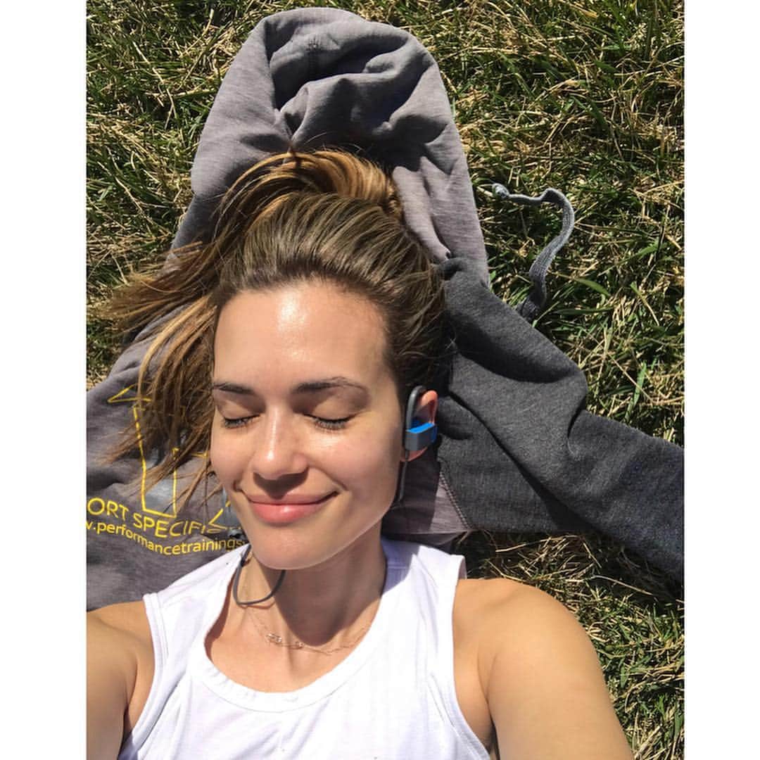 トーレイ・デヴィートのインスタグラム：「So(u)l recharge. Yesterday was perfect. But what happened today, #Chicago ?! From ☀️ to 🥶 , 👍🏼to 👎🏼 . #Damn」