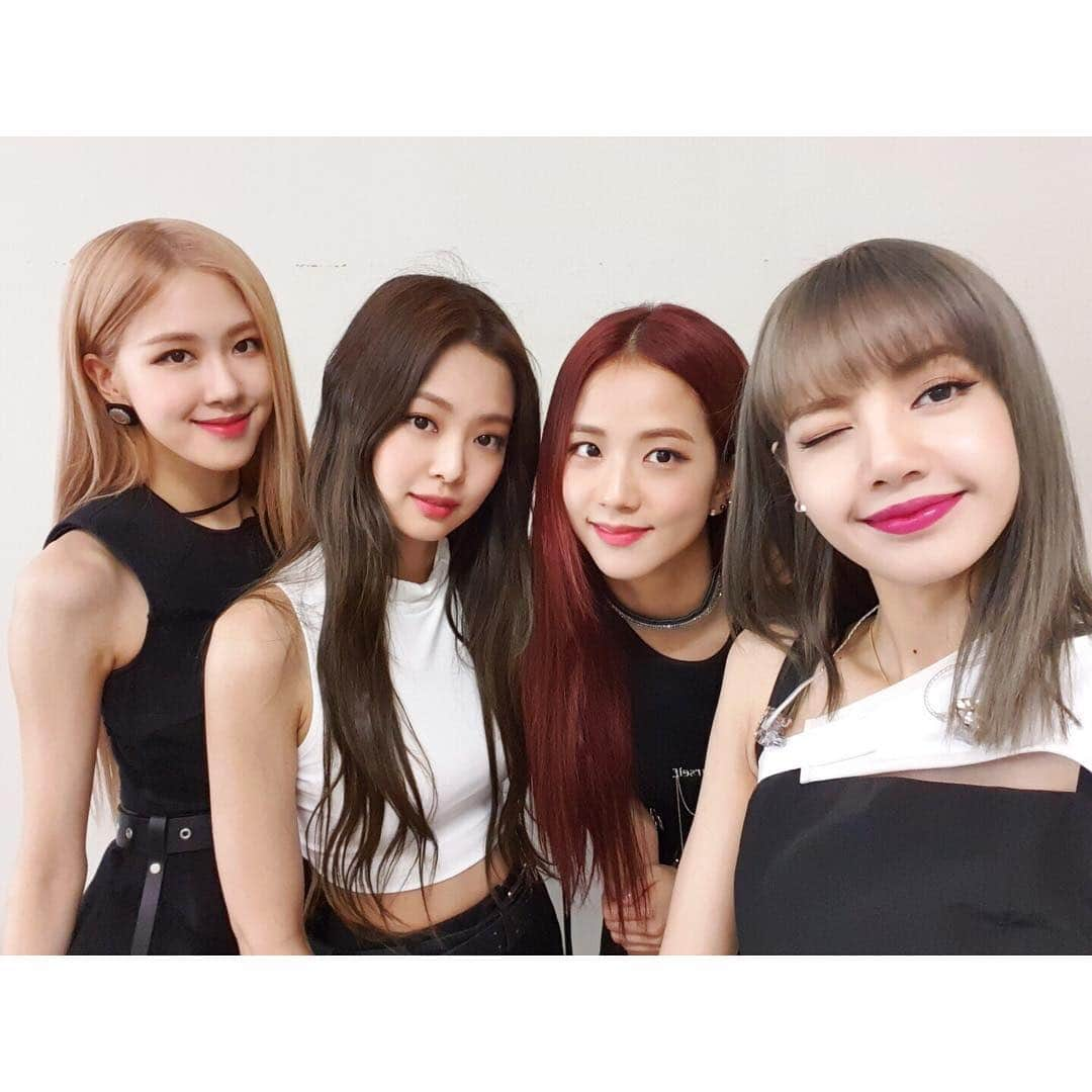 BLACKPINKさんのインスタグラム写真 - (BLACKPINKInstagram)「ขอบคุณทางซัมซุง ที่ให้การสนับสนุนและโอกาศดีๆแบบนี้ ไว้เจอกันใหม่นะคะ ♡ . 블링크☺️ 오늘 만나서 너무 좋았어용 ~ 💕 . We had so much fun today at Samsung A Galaxy event in Bangkok! Thank you for inviting us @SamsungMobile Galaxy A with BLACKPINK and BLINK!💖」4月10日 22時38分 - blackpinkofficial