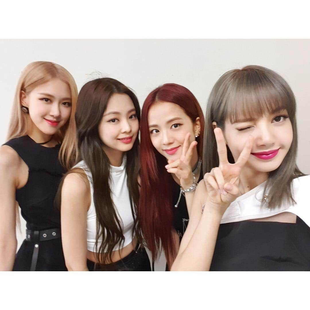 BLACKPINKさんのインスタグラム写真 - (BLACKPINKInstagram)「ขอบคุณทางซัมซุง ที่ให้การสนับสนุนและโอกาศดีๆแบบนี้ ไว้เจอกันใหม่นะคะ ♡ . 블링크☺️ 오늘 만나서 너무 좋았어용 ~ 💕 . We had so much fun today at Samsung A Galaxy event in Bangkok! Thank you for inviting us @SamsungMobile Galaxy A with BLACKPINK and BLINK!💖」4月10日 22時38分 - blackpinkofficial