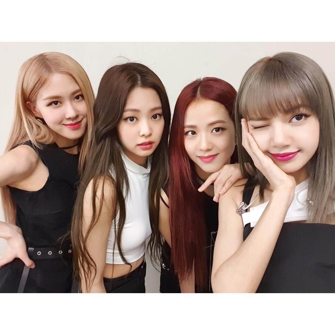 BLACKPINKさんのインスタグラム写真 - (BLACKPINKInstagram)「ขอบคุณทางซัมซุง ที่ให้การสนับสนุนและโอกาศดีๆแบบนี้ ไว้เจอกันใหม่นะคะ ♡ . 블링크☺️ 오늘 만나서 너무 좋았어용 ~ 💕 . We had so much fun today at Samsung A Galaxy event in Bangkok! Thank you for inviting us @SamsungMobile Galaxy A with BLACKPINK and BLINK!💖」4月10日 22時38分 - blackpinkofficial