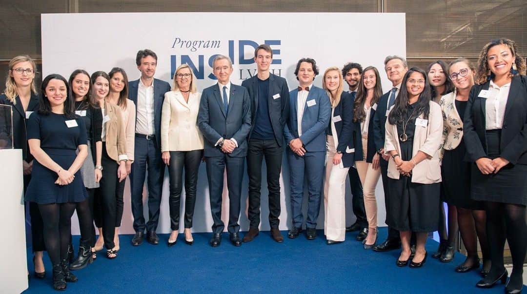 LVMHさんのインスタグラム写真 - (LVMHInstagram)「🎓 2019 Universum Ranking – LVMH #1 in France For the 14th year in a row, LVMH is the Most Attractive Employer in France among business students! Transmitting our passion, savoir-faire and values to the next generation has been at the core of everything we do, and this award strengthens our commitment to attract, engage and develop young talent, in France and around the world. Last year, 7,600 interns and 1,150 graduates joined our Maisons, working side-by-side with leaders who support them in taking on new challenges, allowing them to learn and grow. We are extremely grateful to be awarded the number #1 Most Attractive Employer in France among business students! We want to share this longstanding performance with all our 156,000 employees and our Maisons. Congrats to you all! 👏🏼💪🏼🙌🏼 _ #LVMHtalents #Universum #UniversumRanking #LVMH」4月10日 22時39分 - lvmh