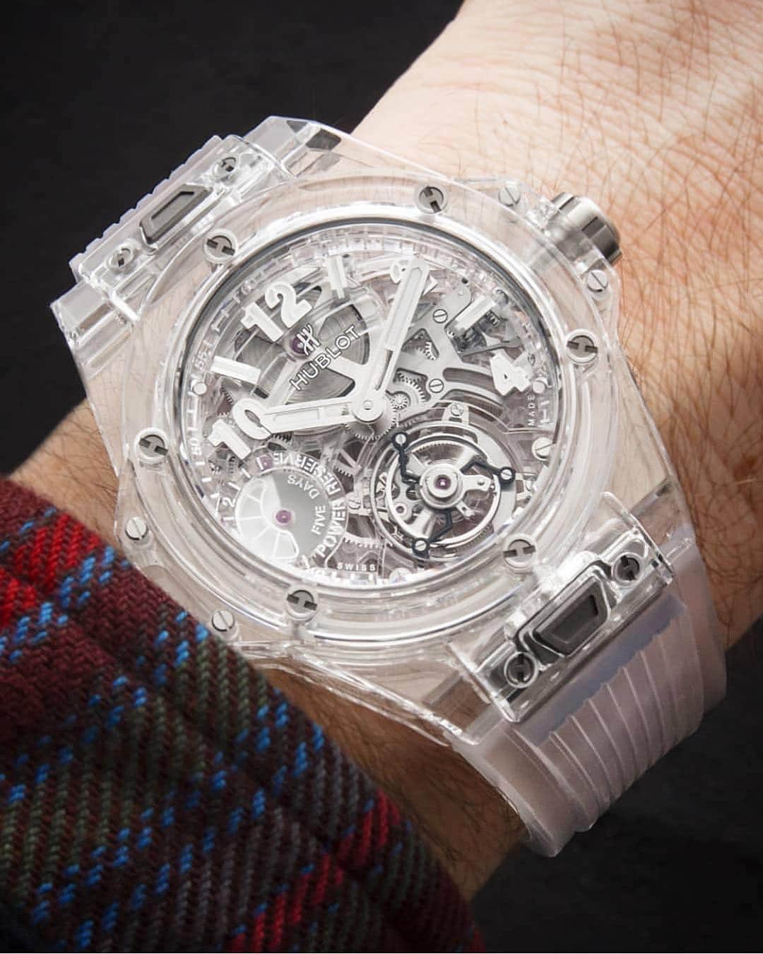 Daily Watchさんのインスタグラム写真 - (Daily WatchInstagram)「The Hublot Big Bang Sapphire Tourbillon forged from sapphire creates absolute transparency, made out of the hardest and most durable material after diamond. Inside the breath-taking 45mm polished sapphire case beats the manufacture manual-winding power reserve skeleton tourbillon movement with a total of approximately 115 hours of power reserve 👌🏼 Photo by @beyerchronometrie」4月10日 22時39分 - dailywatch