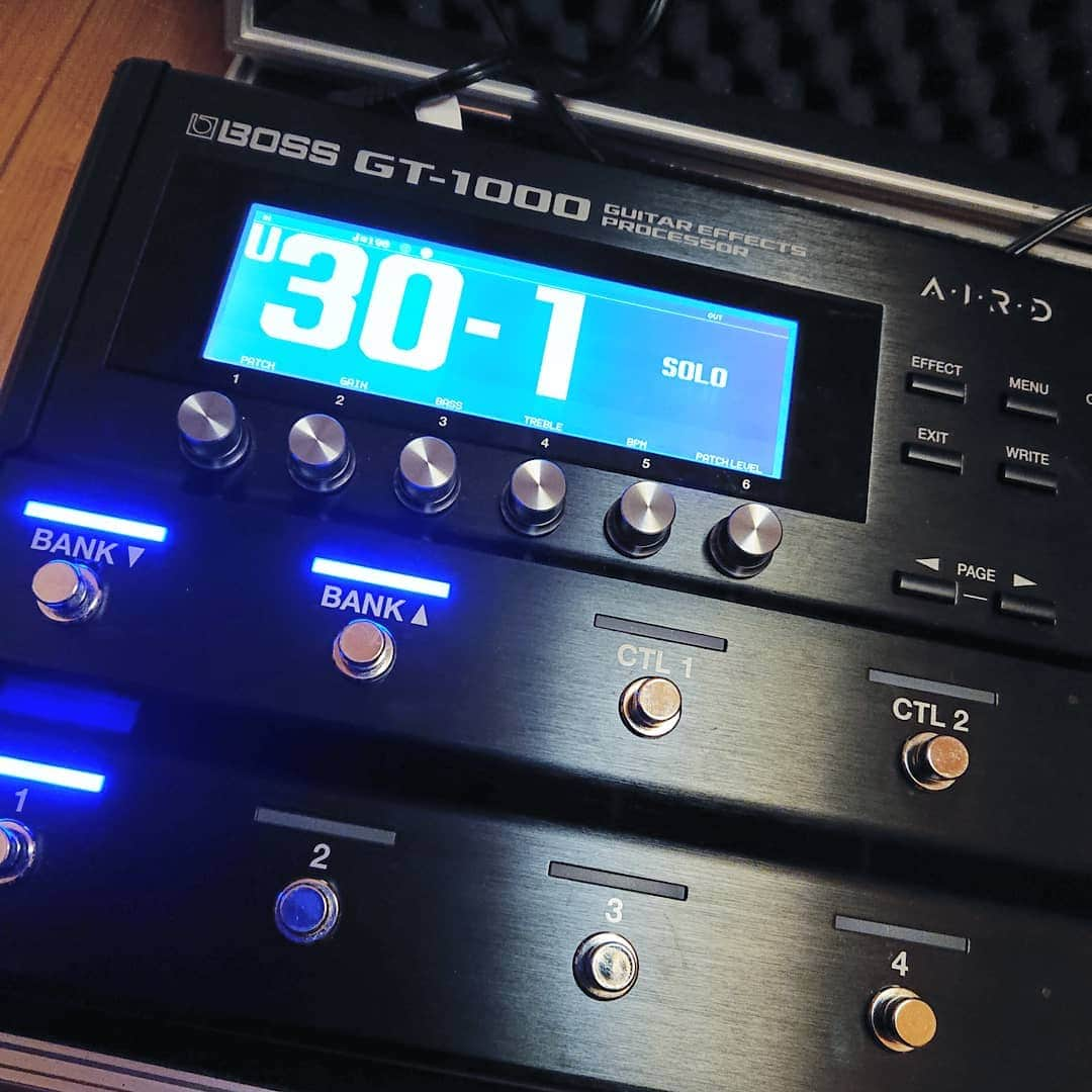 Yukiさんのインスタグラム写真 - (YukiInstagram)「Lovely.  GT-1000で音作り😉  #D_Drive #yuki #gt1000 #boss #effect #music」4月10日 22時45分 - d_drive_gt_yuki