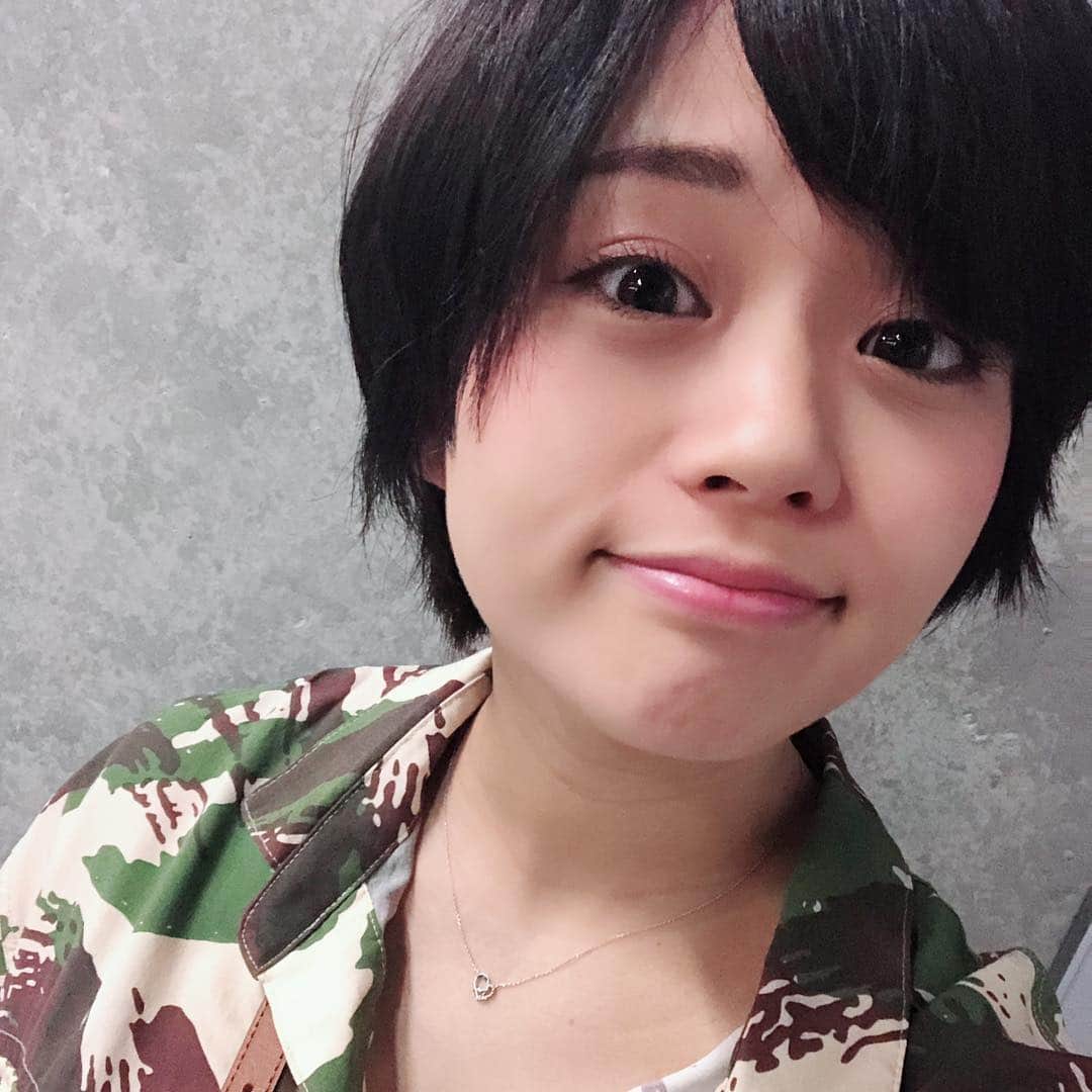 安枝瞳さんのインスタグラム写真 - (安枝瞳Instagram)「. 私もあげとこ！ #ショートカットの日  意外とボブな時期が多かった😳 1番短かったのは出産前か今でした☺️」4月10日 22時50分 - hitomiyasueda