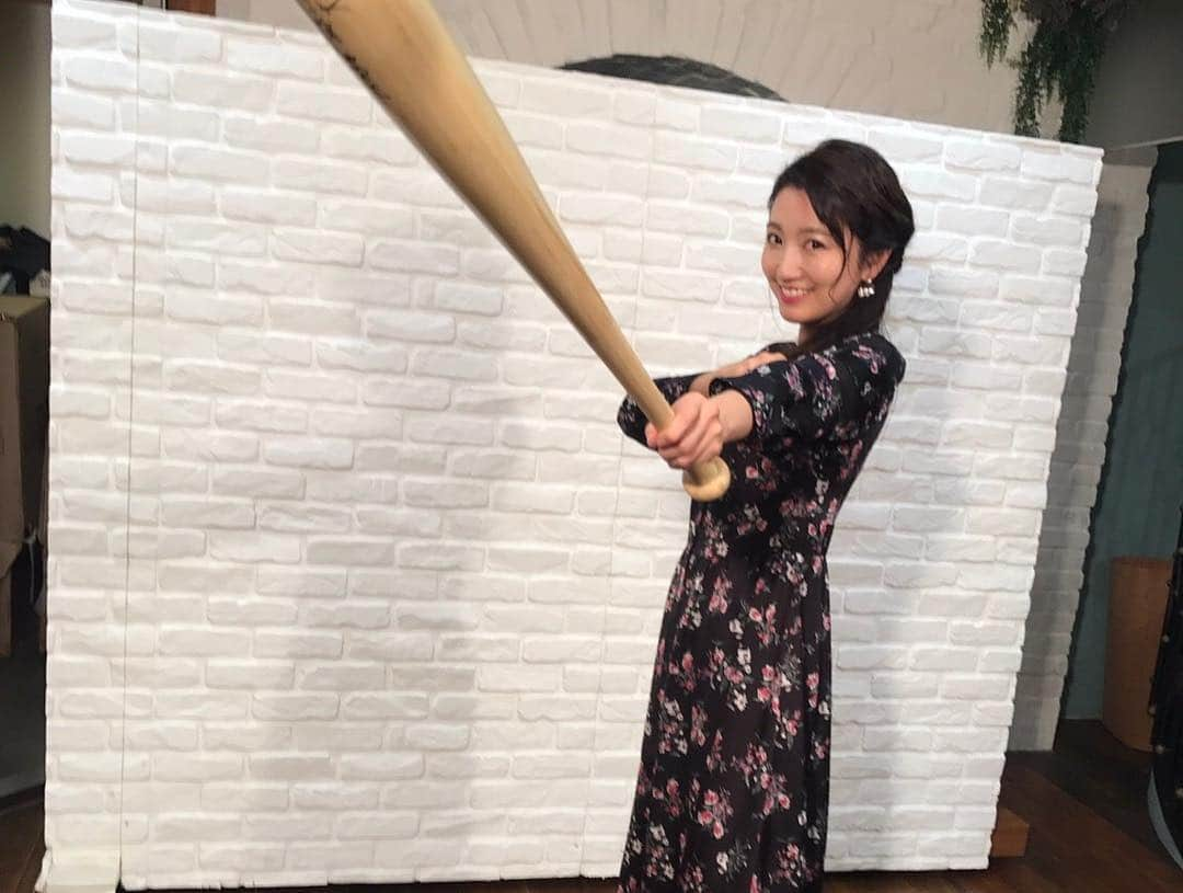 内田嶺衣奈さんのインスタグラム写真 - (内田嶺衣奈Instagram)「現在、FOD（フジテレビオンデマンド）にて 「ミタパンの集い」が公開中です🌼  一昨年、FODでアナマガアワードを受賞した三田アナの副賞ご褒美企画🏆  それぞれが、様々な方法で三田アナを喜ばせよう💪！という企画です。笑。  みんなの個性が、炸裂しています😂💥！ そのときのオフショットをたっぷりと💓 ※写真は、内容とは直接的に関係はないものも含まれています。笑  #FOD #ミタパンの集い #榎並アナ #三田アナ #木村アナ #大川アナ」4月10日 23時02分 - reina.uchida