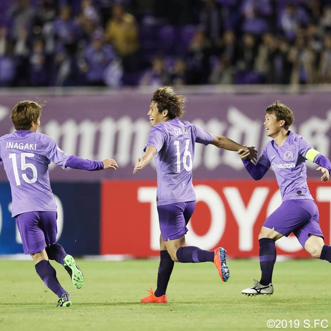 サンフレッチェ広島さんのインスタグラム写真 - (サンフレッチェ広島Instagram)「⚽AFCチャンピオンズリーグ　グループステージ第3戦　試合結果⚽  サンフレッチェ広島　2-0　大邱FC 前半：2-0 後半：0-0 ≪得点者≫ドウグラス・ヴィエイラ、渡大生  平日ナイトゲームながらも、熱いご声援をありがとうございました🙌  #ドウグラスヴィエイラ選手 #渡大生選手 #稲垣祥選手 #エミルサロモンソン選手 #清水航平選手 #吉野恭平選手 #佐々木翔選手 #城福浩監督  #sanfrecce #ICHIGAN」4月10日 22時54分 - sanfrecce.official