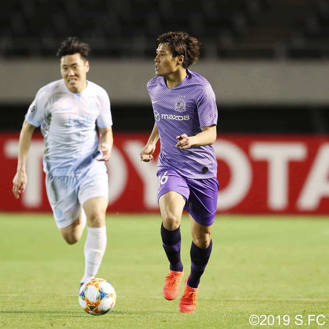 サンフレッチェ広島さんのインスタグラム写真 - (サンフレッチェ広島Instagram)「⚽AFCチャンピオンズリーグ　グループステージ第3戦　試合結果⚽  サンフレッチェ広島　2-0　大邱FC 前半：2-0 後半：0-0 ≪得点者≫ドウグラス・ヴィエイラ、渡大生  平日ナイトゲームながらも、熱いご声援をありがとうございました🙌  #ドウグラスヴィエイラ選手 #渡大生選手 #稲垣祥選手 #エミルサロモンソン選手 #清水航平選手 #吉野恭平選手 #佐々木翔選手 #城福浩監督  #sanfrecce #ICHIGAN」4月10日 22時54分 - sanfrecce.official