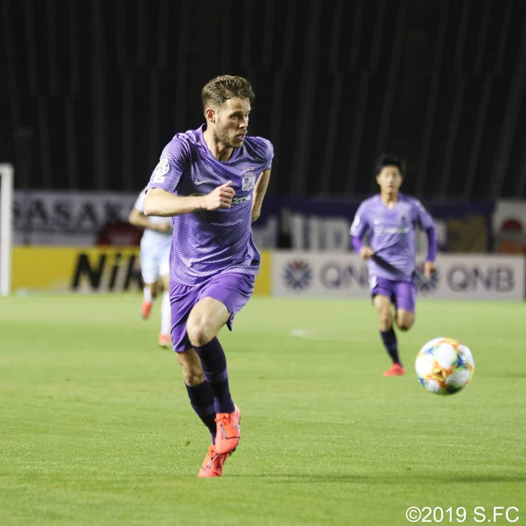 サンフレッチェ広島さんのインスタグラム写真 - (サンフレッチェ広島Instagram)「⚽AFCチャンピオンズリーグ　グループステージ第3戦　試合結果⚽  サンフレッチェ広島　2-0　大邱FC 前半：2-0 後半：0-0 ≪得点者≫ドウグラス・ヴィエイラ、渡大生  平日ナイトゲームながらも、熱いご声援をありがとうございました🙌  #ドウグラスヴィエイラ選手 #渡大生選手 #稲垣祥選手 #エミルサロモンソン選手 #清水航平選手 #吉野恭平選手 #佐々木翔選手 #城福浩監督  #sanfrecce #ICHIGAN」4月10日 22時54分 - sanfrecce.official