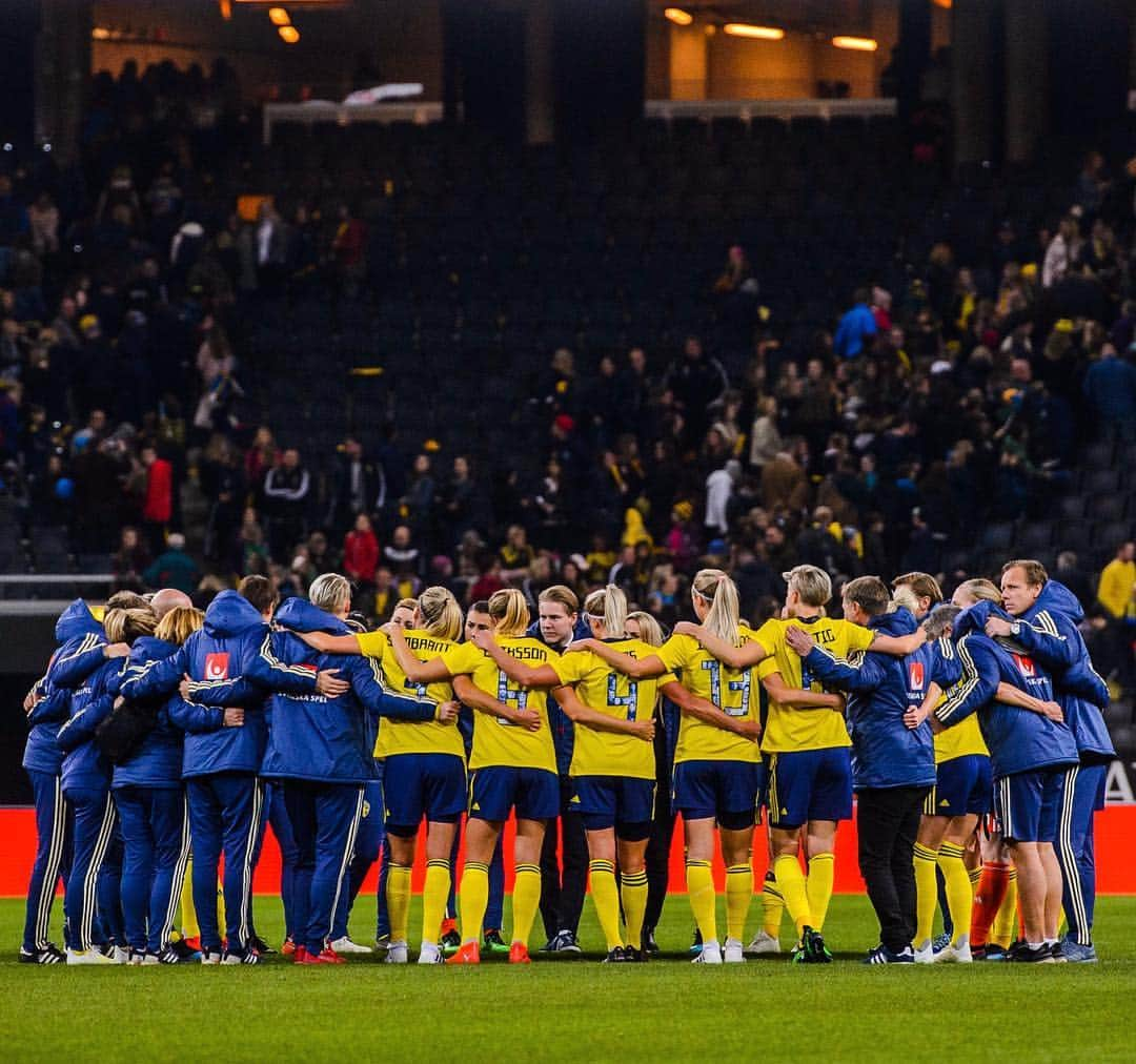 コソヴァレ・アスラニさんのインスタグラム写真 - (コソヴァレ・アスラニInstagram)「Great way to end this camp with a 2-0 win vs Austria in Vienna. Now back to Sweden to prepare for the league to start. #swewnt」4月10日 14時09分 - asllani9