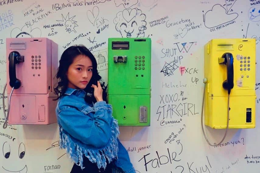 ロナ・アングラエニさんのインスタグラム写真 - (ロナ・アングラエニInstagram)「Hello? It’s me.. *singing* . . #ussarcade」4月10日 14時28分 - jkt48rona