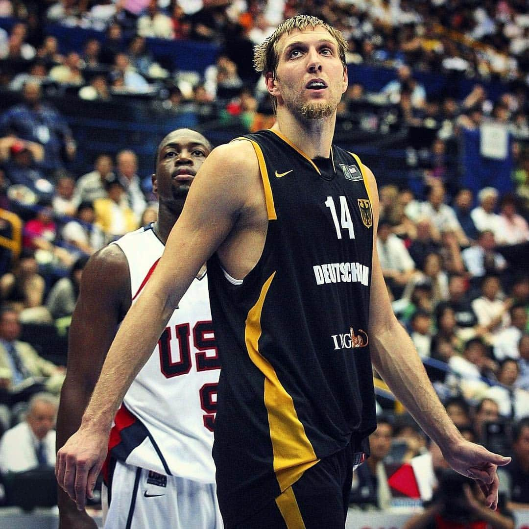 FIBAさんのインスタグラム写真 - (FIBAInstagram)「😍🇺🇸 Dwyane Wade & 😍🇩🇪 Dirk Nowitzki (@FIBAWC 2006)」4月10日 14時41分 - fiba