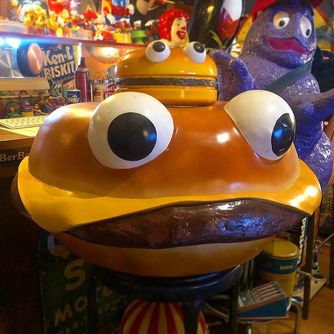 大川知英のインスタグラム：「70's McCheeseVintage Huge McDonald's McDonaldland Advertising Sign🇺🇸 Big Macの顔が欲しい👨🏽‍✈️🚬 #mcdonalds#mccheese #advertising  #sign#vintage#statue #bigmac  #夜な夜なホコリ取り#amecajiboys  #takatsubase」
