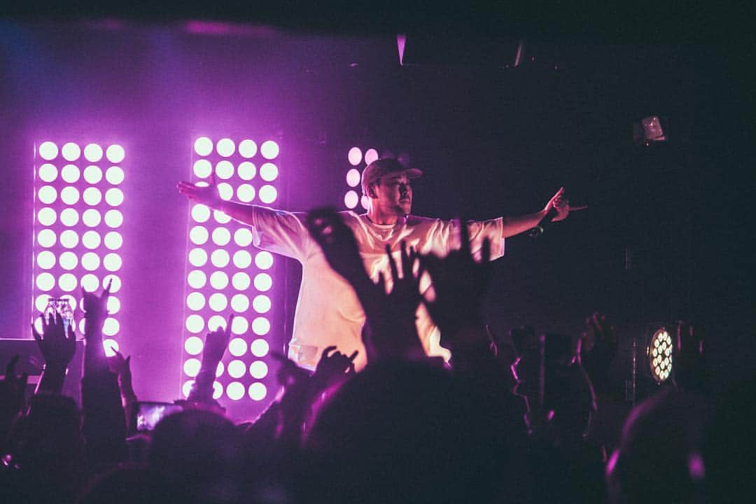 ミスラ・ジン さんのインスタグラム写真 - (ミスラ・ジン Instagram)「Boston 🙏 🙏 🙏 📸 by @Bobo.xxndigo tour management: @enmgmt tickets at epikhigh.com #epikhigh2019tour」4月10日 14時53分 - realmithrajin