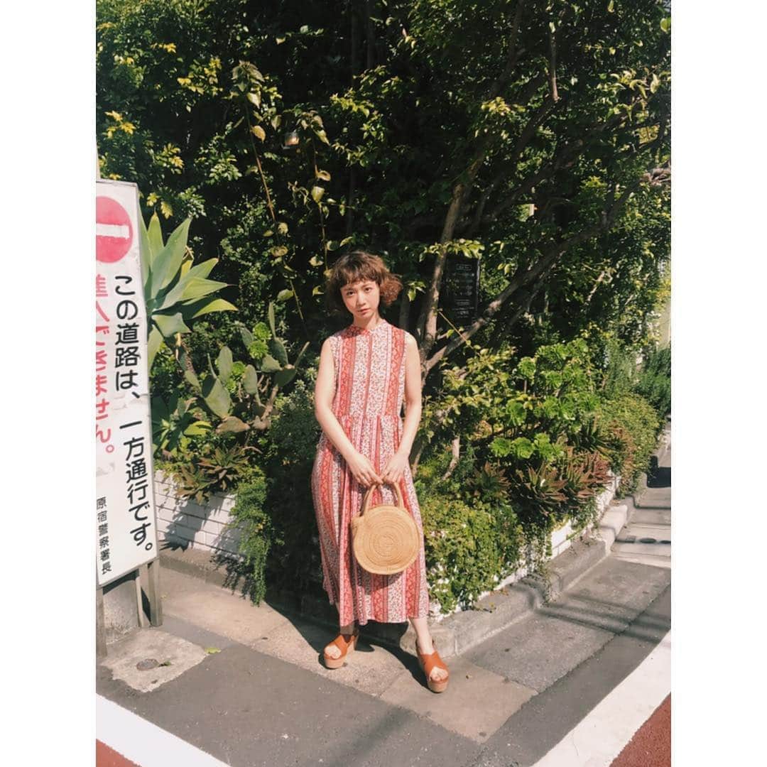三戸なつめさんのインスタグラム写真 - (三戸なつめInstagram)「@e_hyphen_world_gallery MANIA× #三戸なつめコラボ  S/S collection . 🆕色んな花柄ワンピース  #e_hyphen_world_gallery  #ehwgmania  #webにて先行予約受付中 ！ #コラボ商品 #ドドスコ連投失礼します🙏 #なつめ服 #mito_natsume」4月10日 14時59分 - mito_natsume