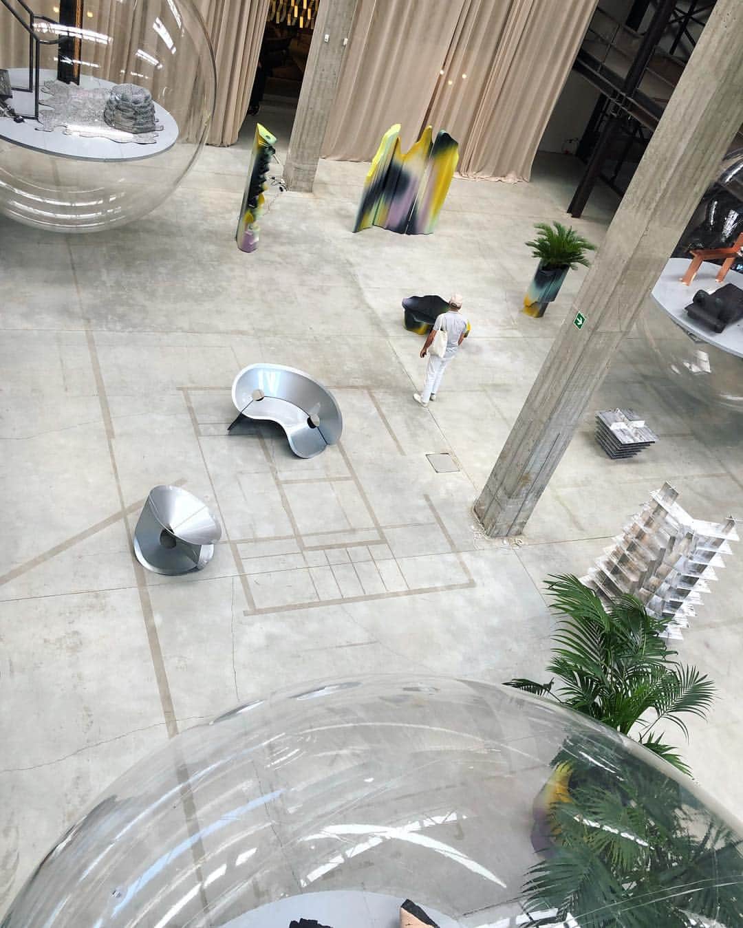 松島エミのインスタグラム：「😍 #milandesignweek #nilufardepot #bubbles #furnitureporn」