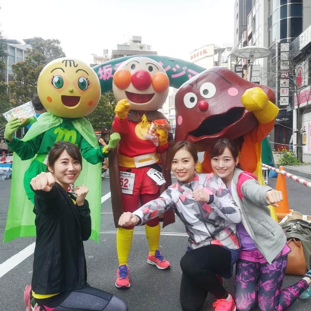 金井憧れさんのインスタグラム写真 - (金井憧れInstagram)「チームTBS  NEWS でゴールー！ 赤坂チャレンジマラソン🏃‍♂️🏃‍♀️🏃‍♂️ 去年も走りましたが、今年はどうしてもキャスターチームで襷をつなげたくて、走るのが好きな２人に声をかけて走りました＾＾気持ちよかったー！ 来年も走るぞー！！ #team#tbsnews#赤坂 #akasaka#marathon#赤坂チャレンジマラソン#アンパンマンチーム #石川奈津紀  #壽老麻衣  #金井憧れ #初田アナウンサー実況ありがとうございました！ #今日のワイドは斎藤アナと＾＾」4月10日 15時49分 - akogare.kanai