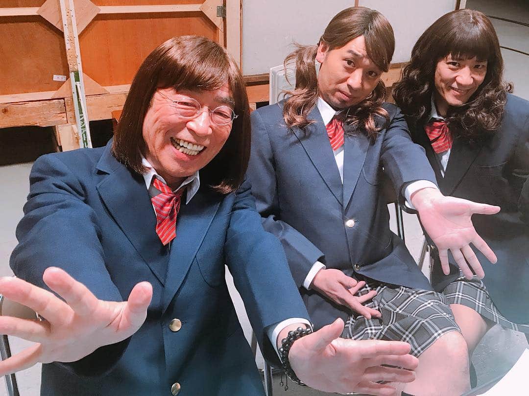 柴田英嗣のインスタグラム：「志村でナイト  #志村けんが可愛すぎる件 #けんさんが左腕にパワーストーンつけてる件 #けんさんこれ以上パワーあってどうすんだよな件 #大悟あごひげ #英嗣鼻デカイ #コント楽しぃ」