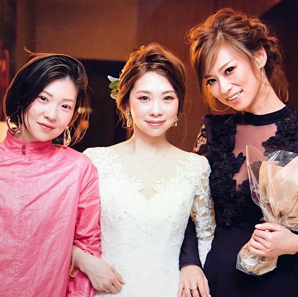 長谷川唯のインスタグラム：「・ ・ love sister♥️HBD♥️4.10 ・ ・ お姉ちゃんには沢山の感謝を伝えたい。モデルの道を後押ししてくれたのもお姉ちゃん。嬉しい時、悲しい時も分かち合ってくれて😢お姉ちゃんには何一つ隠し事がない。 ・ ・ そしてお姉ちゃんの旦那さん、姪っ子、甥っ子と出会えたことは私にとっても大きなことだった。梶家に行くのが何よりの楽しみ！それぐらい大好きなんだ❤️それも全てお姉ちゃんのおかげ！ ・ ・ お姉ちゃんの妹で心から幸せ。これからもずっとずっと三姉妹仲良くいようね🥰 ・ ・ #sisters #三姉妹 #family #sister #仲良し姉妹 #love #instagood」