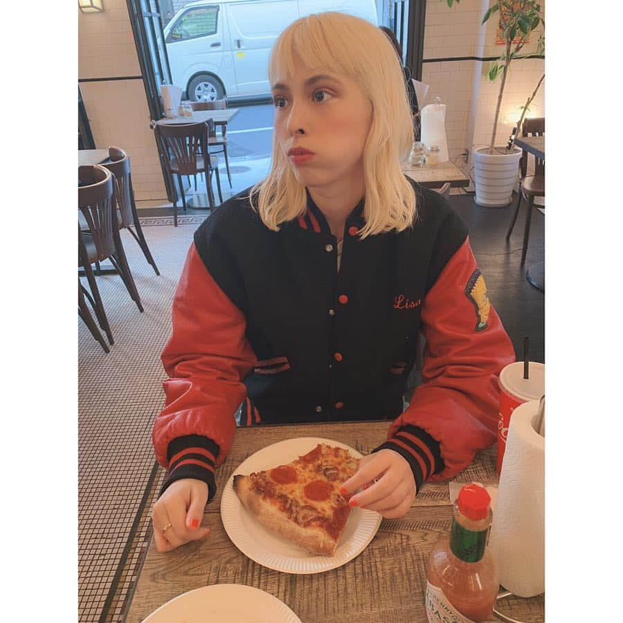 竹中夏海さんのインスタグラム写真 - (竹中夏海Instagram)「ふたりで3枚食べた🍕 ちぇるちゃんは諸事情により顔がずっと女児！ #離乳食」4月10日 16時32分 - tknkntm