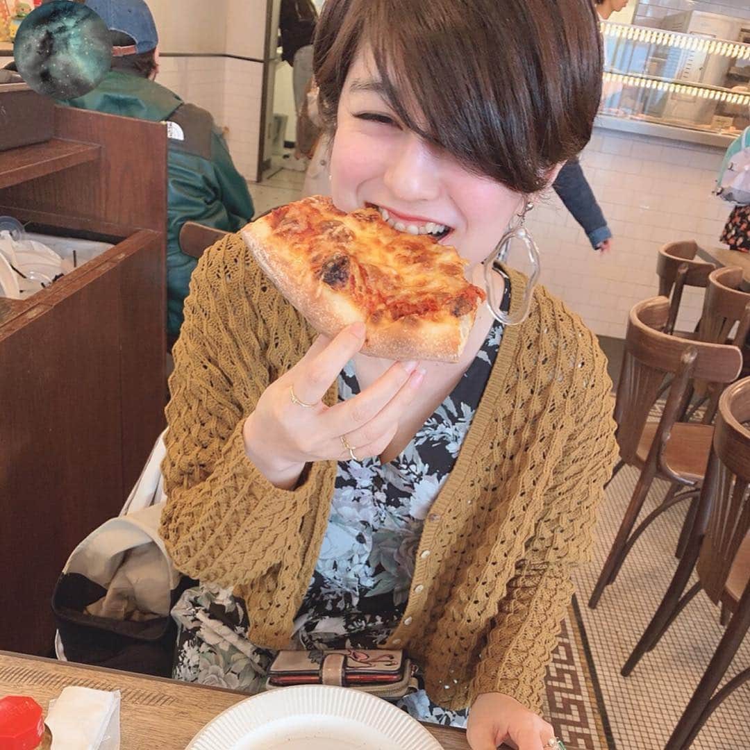 竹中夏海さんのインスタグラム写真 - (竹中夏海Instagram)「ふたりで3枚食べた🍕 ちぇるちゃんは諸事情により顔がずっと女児！ #離乳食」4月10日 16時32分 - tknkntm