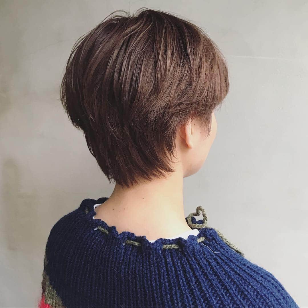野口和弘のインスタグラム：「最近はショートのえりあしを重めに残すのが気分。 #cieca.」