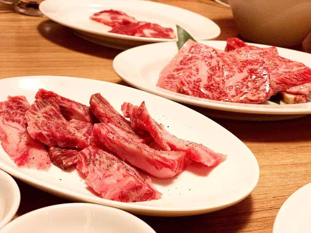 のインスタグラム：「🥩♡ ・ ・ ・ 久々に食べるとやっぱり美味しい #焼肉 (^^)‼️ でも、お腹ビックリして何度かトイレに🚽行ったのはナイショね🤫笑 #肉食系女子 #カルビタン」