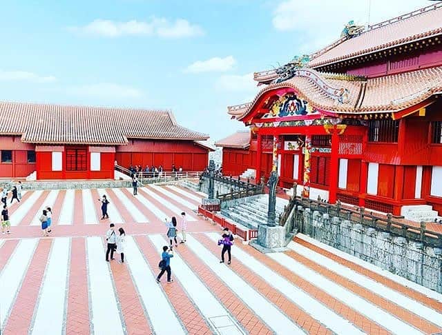 Be.okinawaさんのインスタグラム写真 - (Be.okinawaInstagram)「The beautiful State Palace awaits as you walk into the central court of Shuri-jo Castle, which was built during the Ryukyu Dynasty. 📷:@catprincess #shurijo #shuricastle #shurijocastle #nahacity #tradition #okinawantradition #beokinawa #visitokinawa」4月10日 17時03分 - visitokinawajapan