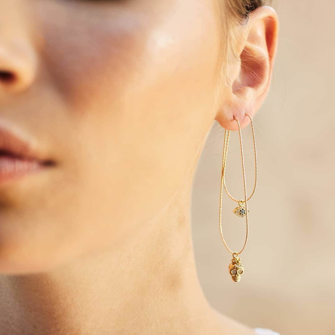 キャサリン ミッシェルさんのインスタグラム写真 - (キャサリン ミッシェルInstagram)「New work.... info@catherinemichiels.com  #gold #earrings #skull #letrespetitbob #evileye #love #magic #madeinhawaii #madewithaloha #precious #youknowyouwantit」4月10日 17時04分 - catherinemichiels