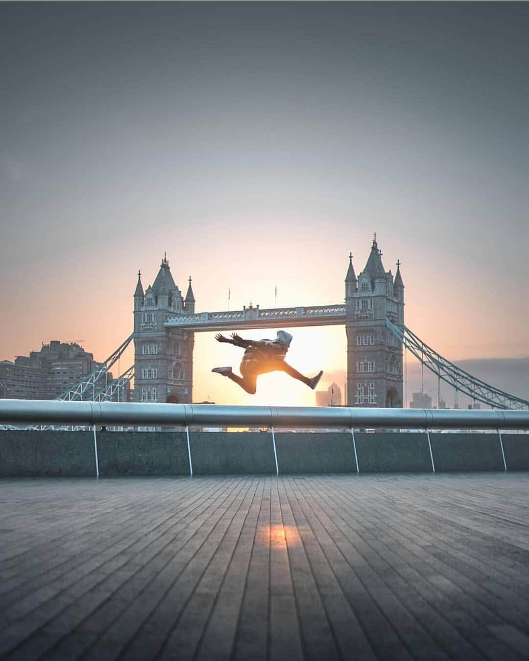 @LONDON | TAG #THISISLONDONさんのインスタグラム写真 - (@LONDON | TAG #THISISLONDONInstagram)「Mid-week feels from @theliamman 😜🔥 // #thisislondon #london #towerbridge // Tag your friends! ❤️🙏🏼」4月10日 17時20分 - london