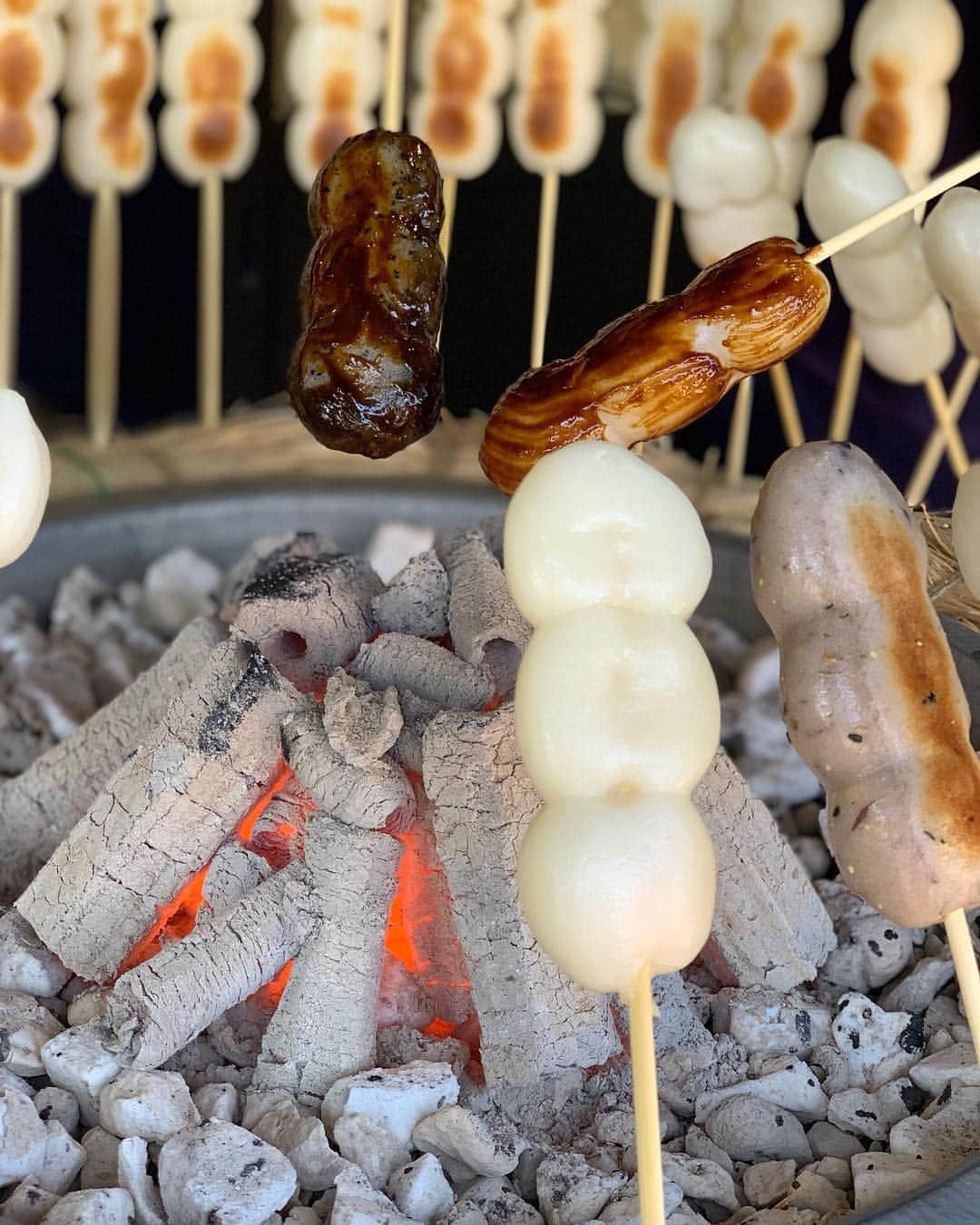 TOBU RAILWAY（東武鉄道）さんのインスタグラム写真 - (TOBU RAILWAY（東武鉄道）Instagram)「. 🚩Nikko 🚩日光 🚩닛코 . [Nikko Concierge introduces a recommended spot!] . [Dango (Japanese dumpling and sweet) Shop Sanpuku-Chaya]  It is a popular dumpling shop near to the Shinkyo bridge of Nikko Futarasan-jinja Shrine. Their dumplings are grilled with high-quality binchotan charcoal, a traditional method since the olden days.  You won't be able to resist buying them, after you smell the wonderful aroma of dumplings while walking by.  They offer a variety of dumplings, including plain, kneaded with sesame, or kneaded with 10 different grains as well as various sauces including sweet soy-sauce flavor and walnut miso flavor. Please enjoy visiting this shop♪ Close: Wednesday https://goo.gl/maps/qi19hVgQ41C2 . . 【닛코 컨시어지에서 닛코 추천 명소를 소개해 드립니다!】 . '오단고야 미쓰후쿠차야' 닛코 후타라산 신사 신쿄 다리 근처의 인기 있는 단고 떡 집입니다. 엄선한 최상급 참숯을 사용하는 옛날 그대로의 제법으로 단고 떡을 굽고 있습니다. 걸어가다 보면 고소하고 향기로운 냄새가 나서 어느새 사게 맙니다. 단고 떡은 보통 맛부터 참깨를 갈아 넣은 것, 열 가지 곡식을 갈아 넣은 것, 소스는 간장 베이스 단맛 소스, 호두 된장 소스 등 다양합니다. 꼭 들러보시기 바랍니다♪ 정기휴일: 수요일 https://goo.gl/maps/qi19hVgQ41C2 . . . #tobujapantrip #japan #nikko #dango #japanlandscape  #photo_shorttrip #photo_travelers  #jp_gallery #instatravel #worldcaptures  #travelingram #bestjapanpics #lovejapan #japan_of_insta #art_of_japan_  #moodygrams #beautifuljapan #닛코 #풍경스타그램 #도쿄 #여행스타그램 #여행 #일본여행 #여행기록 #여행스냅 #경단」4月10日 17時20分 - tobu_japan_trip