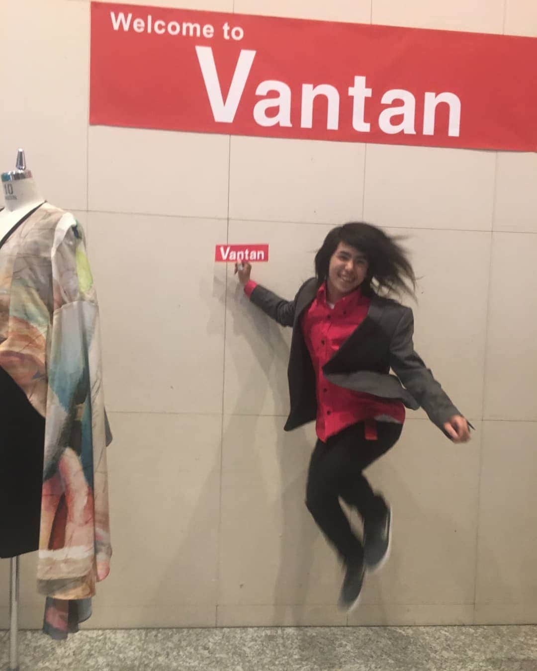のインスタグラム：「Entrance ceremony to Vantan design high school!!! 🌸 バンタンデザイン研究所の高等部スケートボード＆デザイン専攻クラスに入学しました。 入学式はバンタングループ大阪校全体の大きな式で、エンターテイメント性の高い楽しい式でした。 イサムは、和楽器演奏集団“独楽”さんの生演奏に合わせたスケートパフォーマンスの披露で高校生活をスタート。 ３年間よろしくお願いします！ #vantan #vantandesignhighschool #バンタン入学式 #powellperalta #nrsf #allone #fscom @vantandesigninstitute @vantan_sk8design  @vantan_skatedesign @isamu_yamamoto_isamuism @info.nrsf @all_one_universe」
