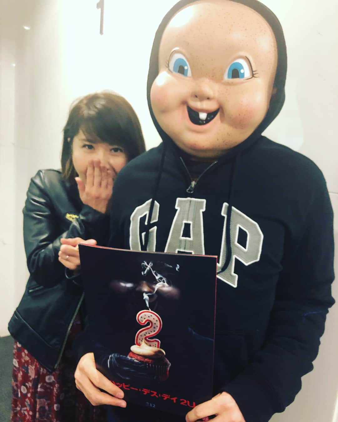 伊藤さとりさんのインスタグラム写真 - (伊藤さとりInstagram)「[試写で見たオススメ映画] #ハッピーデスデイ  #ハッピーデスデイトゥーユー 「最終絶叫計画」を思い出す 楽しいショッキングムービー📽  ホラークイーンは ブロンドでセクシーという定義に 強いビッチ生誕祭みたいで 声を出して笑ったわ。 しかも1と2のテイストを変える 捻りの効いた脚本に脱帽！  #ホラー みたいな映画大好きだ。 #映画 #映画好きな人と繋がりたい  #happydeathday #happydeathday2u  #japan #movie #cinema #映画鑑賞  #新作映画 #キャラクター  #映画部 #ティーン向け #さとりオススメ映画  #おすすめ映画 #horrormovies」4月10日 17時20分 - ito_satori