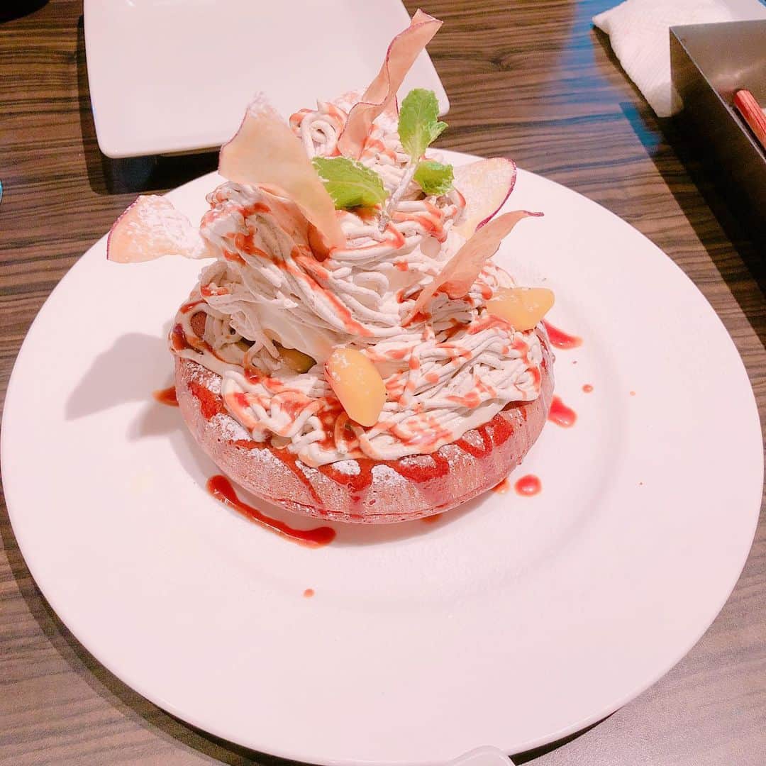 のインスタグラム：「すごく久しぶりに パンケーキ食べました🥞  やっぱりおいしい🥰」