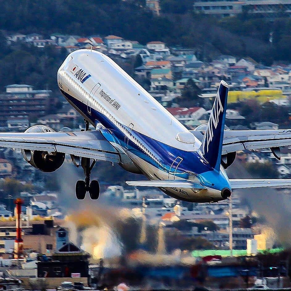 ANAのインスタグラム：「大空に羽ばたいて✈️ （Photo：@soyokaze4112）  #ソラマニ_ヒコーキ #飛行機 #青空 #上空 #旅 #旅行 #スタート #4月 #羽ばたく #始まりの季節 #airplane #anaairplane #bluesky #trip #travel #april  ANAの飛行機は「#ソラマニ_ヒコーキ」をつけて投稿してね⭐️インスタやANAの各メディアでご紹介していきます💙」