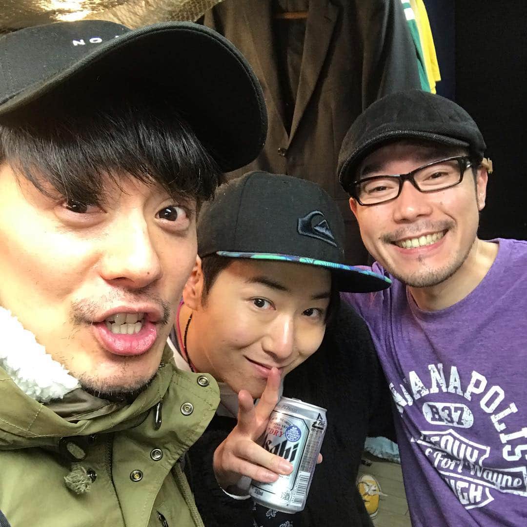 森公平さんのインスタグラム写真 - (森公平Instagram)「‪舞台「みんなのうた」無事に初日終了致しました。‬ ‪来てくれた方ありがとうございございました！差し入れもありがとうございます😊‬ ‪4/14まで劇場MOMOにて公演しておりますので是非見に来てくれたら嬉しいです。‬ ‪http://minnnanouta.net/‬ ‪座組30代チームにて写真。‬ ‪おじさんも頑張ってるぜw‬」4月10日 23時14分 - mori_koheidesu