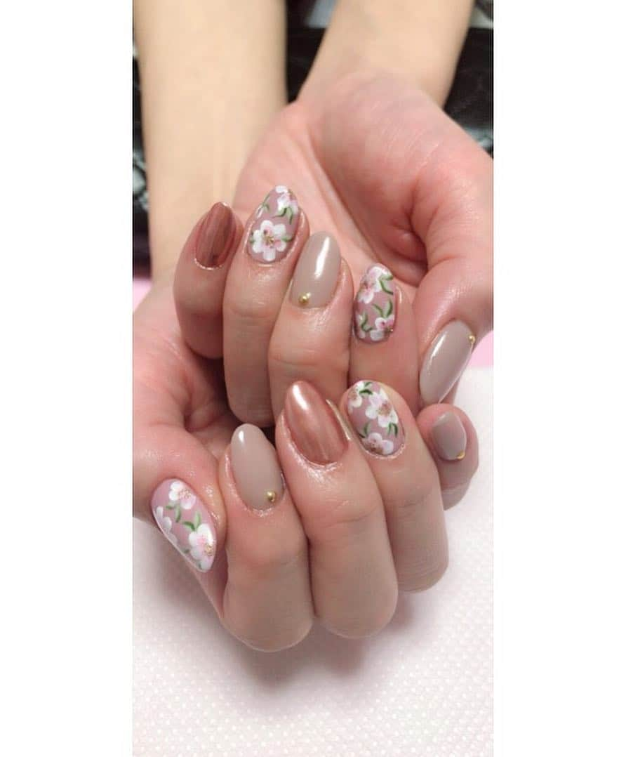 YUKAさんのインスタグラム写真 - (YUKAInstagram)「new nail🌸 ダスティーピンクにお花可愛いぃ☺️💓 @mhr_nail ありがとぉ🥰 . #花柄ネイル #ダスティーピンク #nail」4月10日 17時55分 - yukarolly