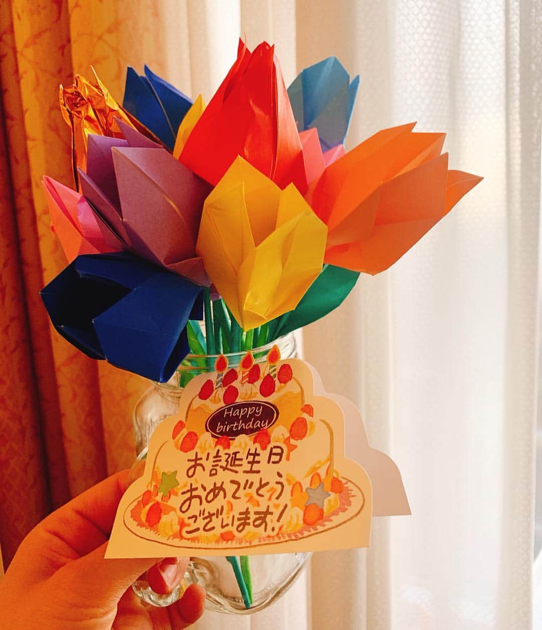 あやつるぽんさんのインスタグラム写真 - (あやつるぽんInstagram)「.. . . 先日 マイマザーバースデー 姉が作った折り紙チューリップ！ 可愛すぎて驚き！ 2枚目は天満 . . #alcohol #昼飲み  #flower #天満 #japan #tenma #japan_photo #osaka #japan_daytime_view #shopping #shoppingdistrict #origamiartist #origami #チューリップ」4月10日 17時48分 - ayatsurupon