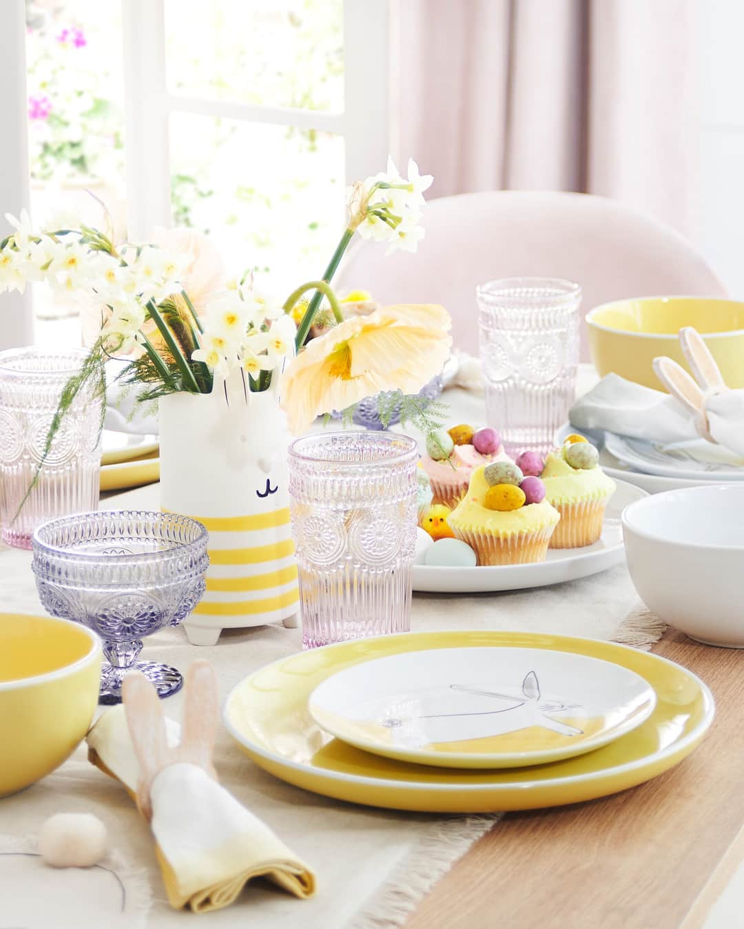 Nextさんのインスタグラム写真 - (NextInstagram)「MORE dining... 'cause how else do we spend Easter weekend? Wow your guests with the most seasonal of spreads! 🐣🐰 🔍 Plates: 307721 Runner: 631346 Napkin rings: 915309 Cushion: 321967 Glasses: 610163 & 309606. #MoreEaster #easter #spread #dining #hosting #table #tableware #home #homeware #homedecor #decor #seasonal #nexthome」4月10日 18時07分 - nextofficial