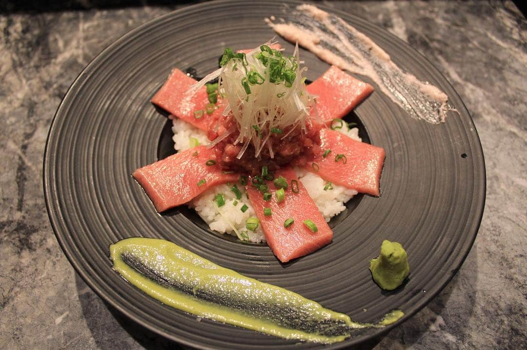 Japan Food Townさんのインスタグラム写真 - (Japan Food TownInstagram)「Makoto Sushi+Academy is now having "Maguro Fair" by the end of this month! You can enjoy their Tekka Don from $20~. They have Akami, Chutoro, Otoro and Negitoro menu for all the Maguro Lovers! ⁣⠀ ⁣⠀ 誠寿司+Academyでは、現在マグロフェアを開催中です！この美しい柵からとれる、大トロ、中トロ、赤身、ネギトロを、握り、刺身、丼、ロールと様々なスタイルでお楽しみいただけます。期間は今月末までです。⁣是非いらしてください。⁣⠀ ⁣⠀ #makotosushi+academy #maguro #tuna #magurofair ⁣#japanfoodtown #japanesfood #eatoutsg #sgeat #foodloversg #sgfoodporn #sgfoodsteps #instafoodsg #japanesefoodsg #foodsg #orchard #sgfood #foodstagram #singapore #wismaatria #ジャパンフードタウン #シンガポール #誠寿司 #寿司アカデミー #鮪 #鮪フェア #柵」4月10日 18時03分 - japanfoodtown