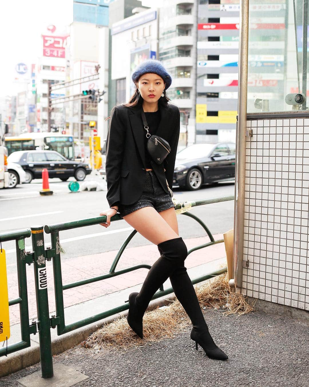 Droptokyoさんのインスタグラム写真 - (DroptokyoInstagram)「TOKYO STREET STYLE #streetstyle#droptokyo#tokyo#japan#streetscene#streetfashion#streetwear#streetculture#fashion#shibuya#drmartensstyle#street Photography: @abeasamidesu @kyoheihattori  @fumiyahitomi」4月10日 18時13分 - drop_tokyo