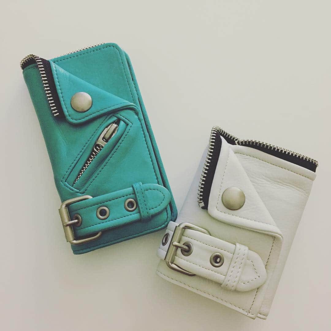 azumiのインスタグラム：「New iPhoneケースと 小さいバッグ用ミニ財布 わーい  #beautifulpeople #christianlouboutin  #お財布デカ」