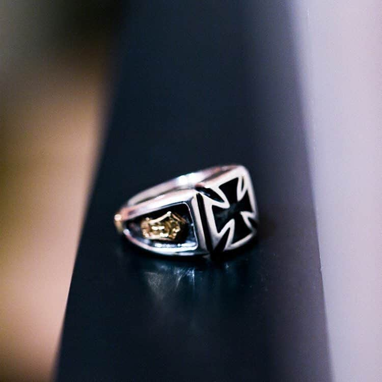 Bill Wall Leather × BEAMSさんのインスタグラム写真 - (Bill Wall Leather × BEAMSInstagram)「【Crest Ring】Iron Cross Ring with 18k Y.G. Coffin Tags（By Order） Place your order at … ・BEAMS TACHIKAWA ・BEAMS NAGOYA ・BEAMS STREET UMEDA ・BEAMS HIROSHIMA」4月10日 18時28分 - billwallleather_beams