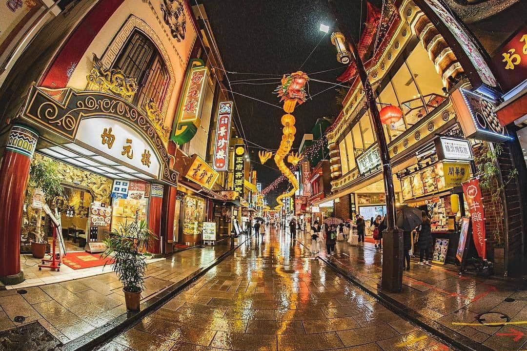 横浜市さんのインスタグラム写真 - (横浜市Instagram)「Even more colorful in the rain. Photo: @st_moon.t #myyokohama」4月10日 18時37分 - findyouryokohama_japan