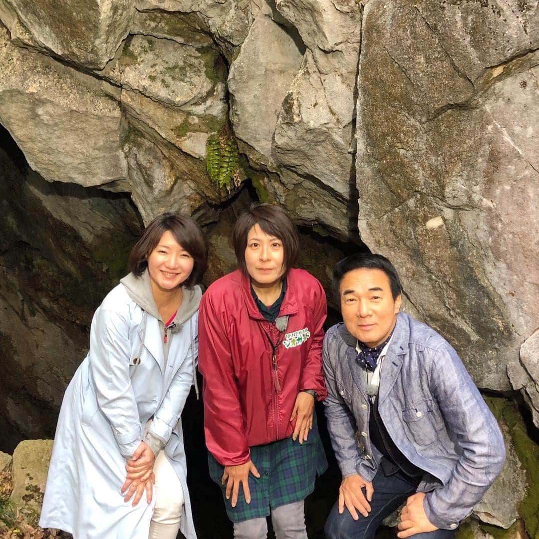 テレビ西日本「Cubetnc」さんのインスタグラム写真 - (テレビ西日本「Cubetnc」Instagram)「日本最大のカルスト台地、山口県の秋吉台。 実は、昔から人々の暮らしと深～い関係があったのは ご存じですか？ 角田キャスターと宮本さんがぶらりしていくと、 カルスト台地が生んだ不思議な集落を発見！ さらに、国定公園の中に点在する私有地とは？！ 今回は、秋吉台と人の営みでキューぶらり。 放送は、あさって13日（土）、あさ10時25分からです。 ぜひ、ご覧ください！  #角田華子 #宮本隆治 #元ＮＨＫアナウンサー #キューぶらり　#秋吉台　#カルスト台地 #福岡NEWSファイルCUBE #田久保尚英 #テレビ西日本　#TNC」4月10日 18時43分 - cubetnc