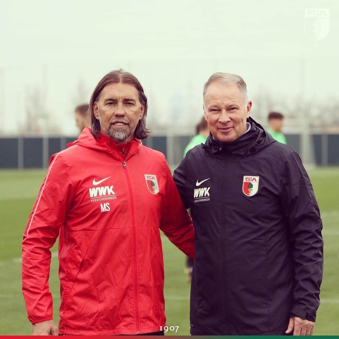 FCアウクスブルクさんのインスタグラム写真 - (FCアウクスブルクInstagram)「❤️lich Willkommen beim #FCA, Martin Schmidt!✌️✊ #FCA1907 #fcaugsburg」4月10日 18時42分 - fcaugsburg1907